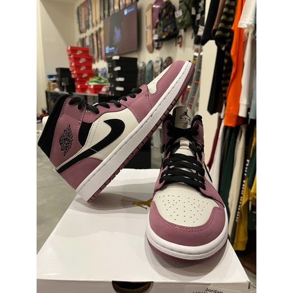 Jordan 1 Mid Mulberry Size 8.5 - Picture 1 of 10
